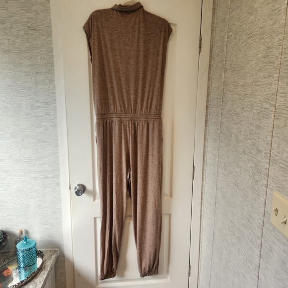 Wishlist Taupe Sleeveless Jumpsuit Size L Euc - Picture 3 of 3
